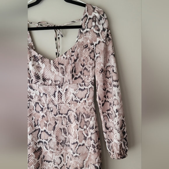 Dynamite Snakeprint Dress w/Sweetheart Neckline and Ruffle Hem - Picture 6 of 15